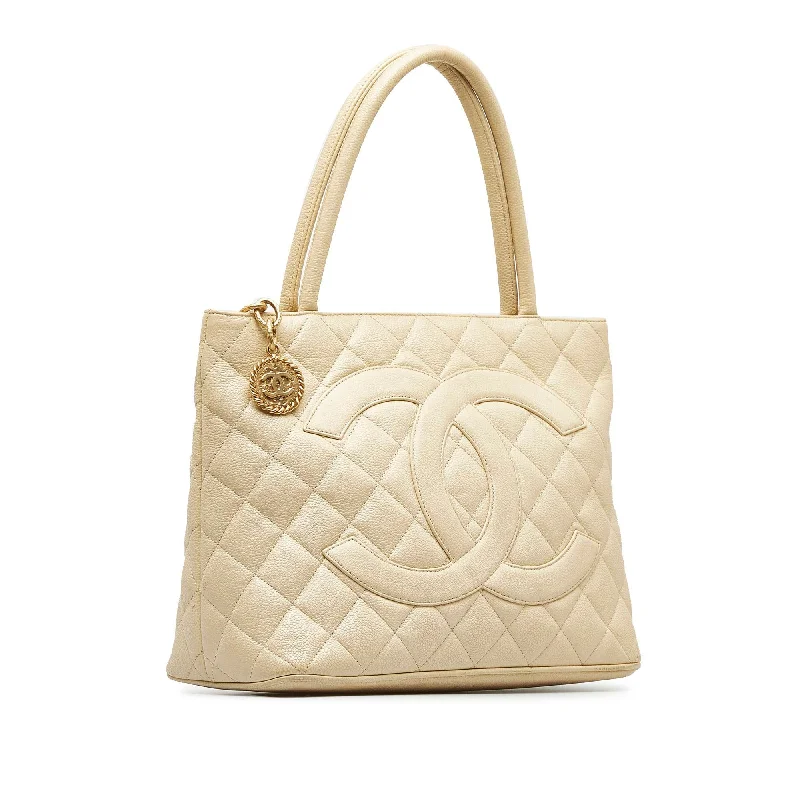 Chanel Caviar Medallion Tote (tHvBQP)