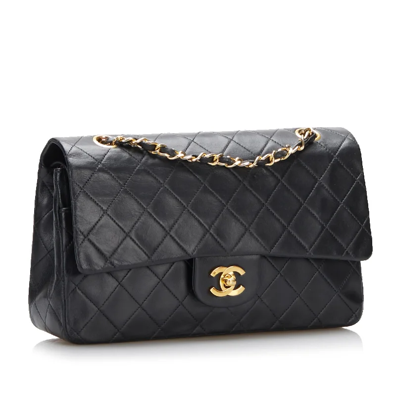 Chanel Medium Classic Lambskin Double Flap (IvJ7at)